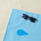 Grappige grote blauwe huilende handdoek voor stran (In situ)