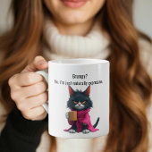 Grappige Grumpy kat in een jurk en koffie zwarte k Koffiemok
