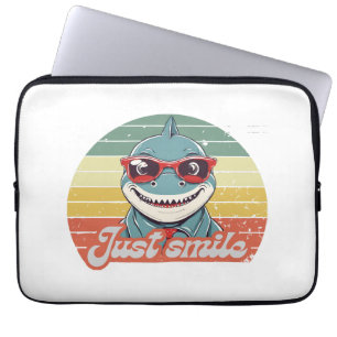 Grappige haai nodigen je uit om te glimlachen laptop sleeve