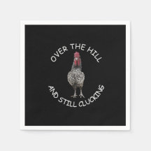 Grappige haan over de heuvel nog steeds kloppend f