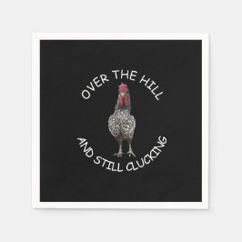 Grappige haan over de heuvel nog steeds kloppend f servet