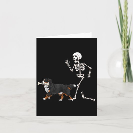 Grappige Halloween Berner Sennenhond En Skelet  Kaart (Voorkant)
