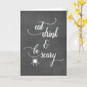 Grappige Halloween eet Drink en wees eng typografi Kaart (Gele Bloem)