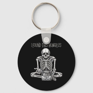 Grappige Halloween Gifts Skeleton Ik vond deze hum Sleutelhanger