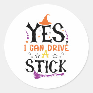 Grappige Halloween Heks Ja Ik Kan Een Stuur Stok  Ronde Sticker