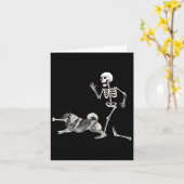 Grappige Halloween Keeshond en Skeleton Kaart (Gele Bloem)