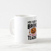 Grappige Halloween Leraar Bezem Gebroken Vector On Koffiemok (Voorkant links)