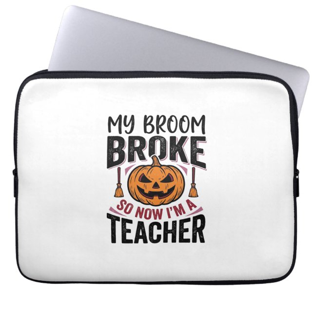 Grappige Halloween Leraar Bezem Gebroken Vector On Laptop Sleeve (Voorkant)