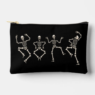 Grappige Halloween-liefhebber danst met het skelet Etui