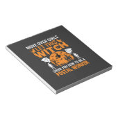 Grappige Halloween Postbode Heks Kat Grafisch Notitieblok (Schuin)