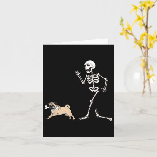 Grappige Halloween Pug en Skeleton Kaart (Gele Bloem)