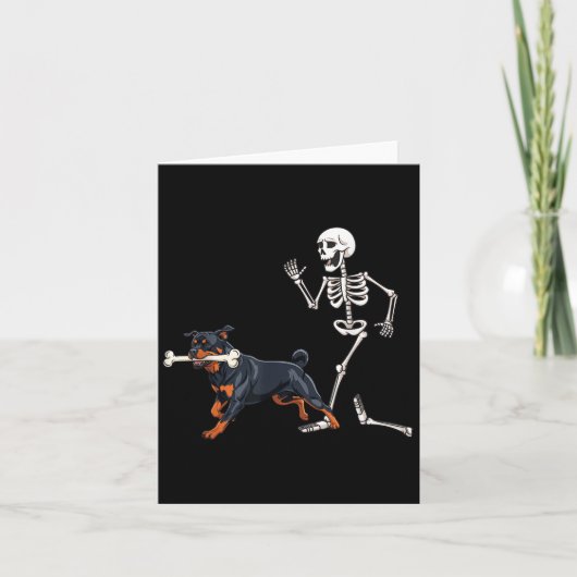 Grappige Halloween Rottweiler en Skeleton Kaart (Voorkant)