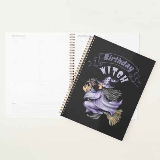 Grappige Halloween Spooky Oktober Verjaardags Heks Planner (Display)