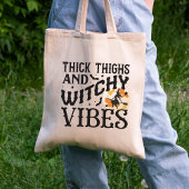 Grappige Halloween-typografie Heks & Volle Maan Tote Bag