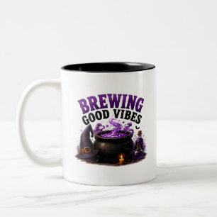✨ Grappige Heks Brouwt Halloween Spreuk 🧙 Tweekleurige Koffiemok