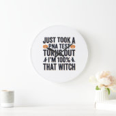 Grappige Heks Test Halloween Citaat Vector Design_ Grote Klok (Huis)