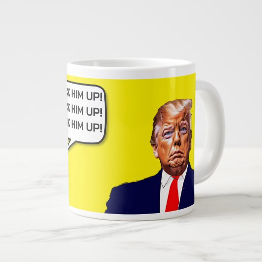Grappige Hillary zegt Lock Trump Up Grote Koffiekop (Voorkant rechts)