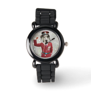 Grappige hond in rood uniform horloge