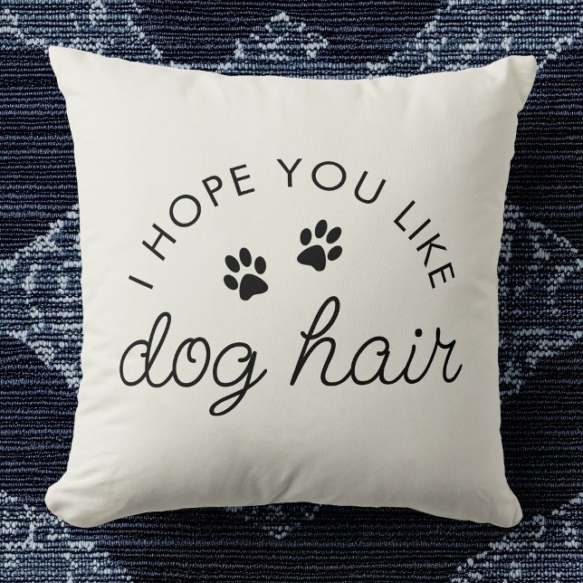 Grappige hond liefhebber hondenhaar huisdier mama  kussen (Beige pillow with black text saying "I hope you like dog hair," includes two paw prints. )