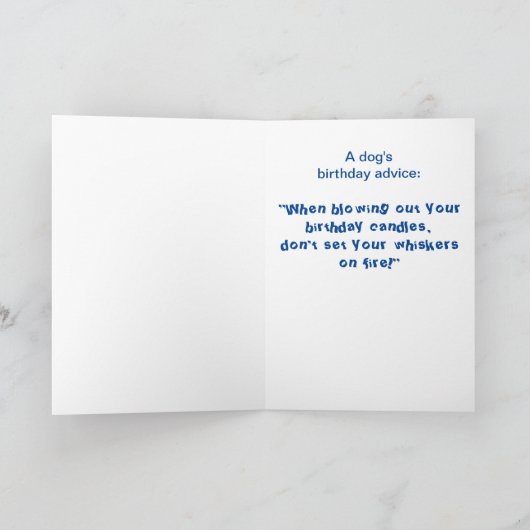 Grappige hond met taart Verjaardag Kaart (Binnen)