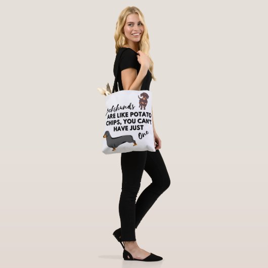 grappige Hond Quote: Dachshunds en Aardappel Chips Tote Bag (Op model)
