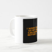 Grappige Hondenbezitter Mok - Ik Werk Hard Zodat M (Voorkant links)