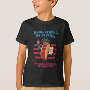 Grappige Hotdog Democratie stort in 4 juli-protest T-shirt