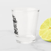 Grappige houding met persoonlijkheid die je niet a shot glas (Rechts)