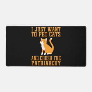 Grappige huiskatten en verpletteren het patriarcha bureaumat