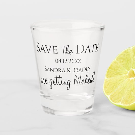 Grappige huwelijksuitnodiging "Save the Date" ze g Shot Glas (Voorkant)