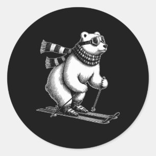 Grappige ijsbeer houdt van skiën in de sneeuw op s ronde sticker
