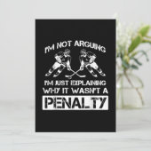 Grappige ijshockeyspeler bespreekt penalty kaart (Staand voorkant)