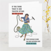 Grappige jaren 1950 huisvrouw stofzuigen begroetin kaart (Gele Bloem)