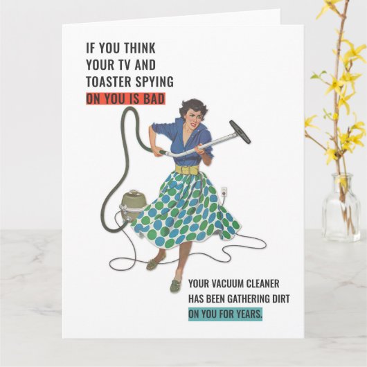 Grappige jaren 1950 huisvrouw stofzuigen begroetin kaart (Gele Bloem)