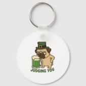 Grappige Judgy Pug St.Patrick's Day Sleutelhanger (Achterkant)