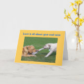 Grappige kaarthonden die sleepboot met ondergoed s kaart (Gele Bloem)