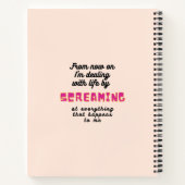 Grappige kaketoe schreeuwt met roze tekst notitieboek (Achterkant)