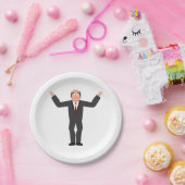 Grappige kale zakenman haalt humoristisch op papieren bordje (Feest)