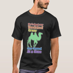 Grappige Kameeldame Die Mijn Man Gek Maakt T-shirt