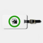 Grappige kantoormedewerker slaapt aan bureau bagagelabel (Voorkant horizontaal)