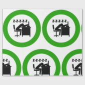 Grappige kantoormedewerker slaapt aan bureau cadeaupapier (Vlak)