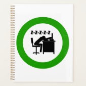 Grappige kantoormedewerker slaapt aan bureau planner (Voorkant)