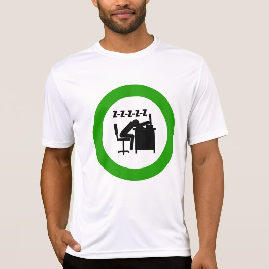 Grappige kantoormedewerker slaapt aan bureau t-shirt (Voorkant)