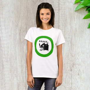 Grappige kantoormedewerker slaapt aan bureau t-shirt