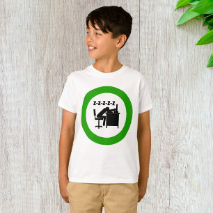 Grappige kantoormedewerker slaapt aan bureau t-shirt
