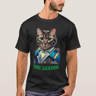 Grappige kat baas die zwart pak T-shirt draagt