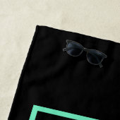 GRAPPIGE KAT BEZIG MET NIETS DOEN STRANDLAKEN (In situ)