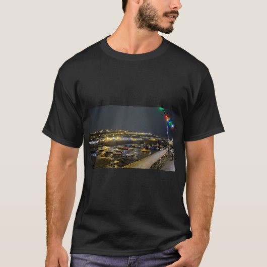 Grappige kat binnen visontwerp voor kerst Holi T-shirt (Voorkant)