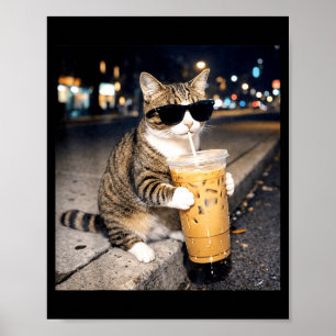 Grappige kat die ijsgekoelde koffie drinkt dier me poster