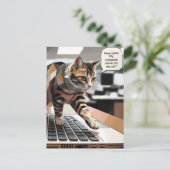 Grappige kat die op de computer loopt briefkaart (Staand voorkant)